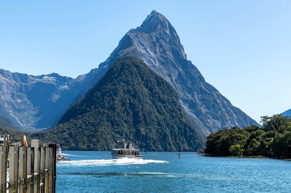 Milford sound cruise: exploring new zealand's iconic fjord